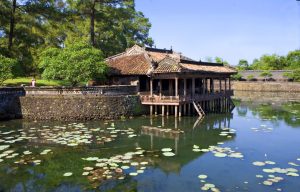 vietnam-catholic-tours-tuductomb